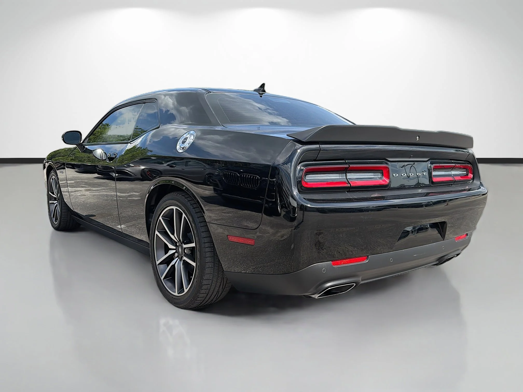 Used 2023 Pitch Black Clearcoat Dodge R/T image 5