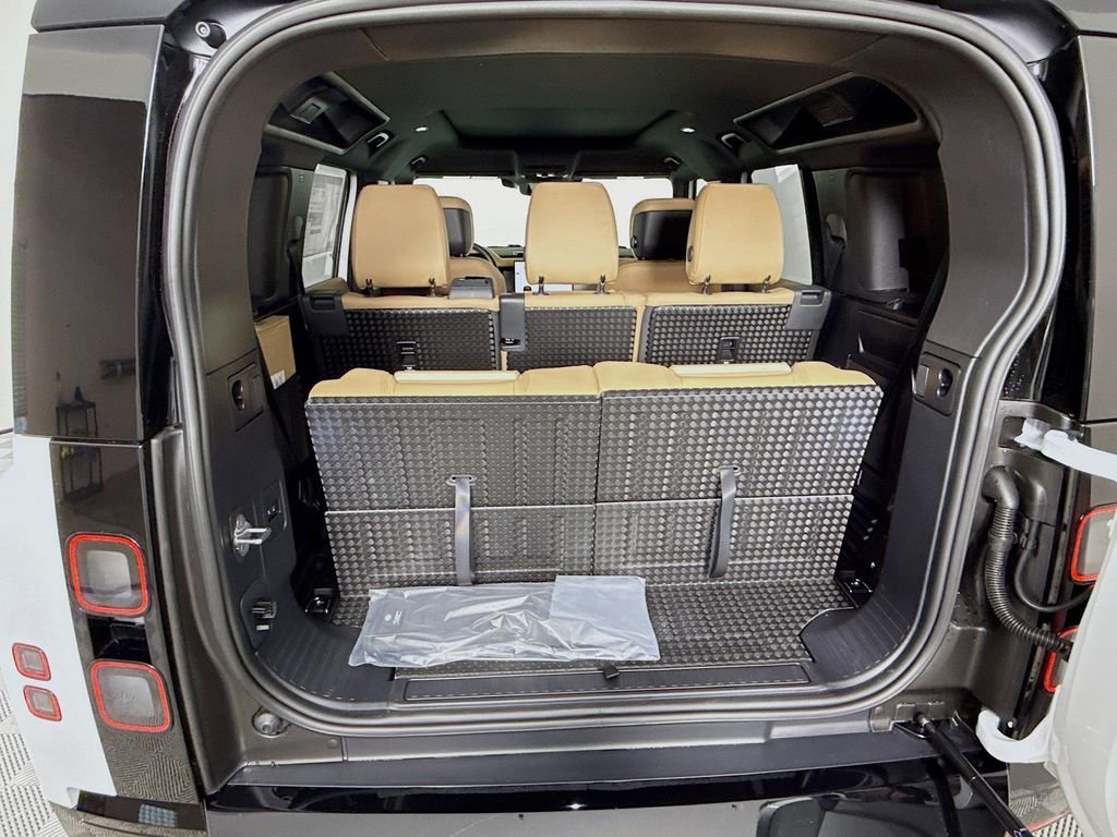 New 2026 Fuji White Land Rover X-Dynamic SE image 26