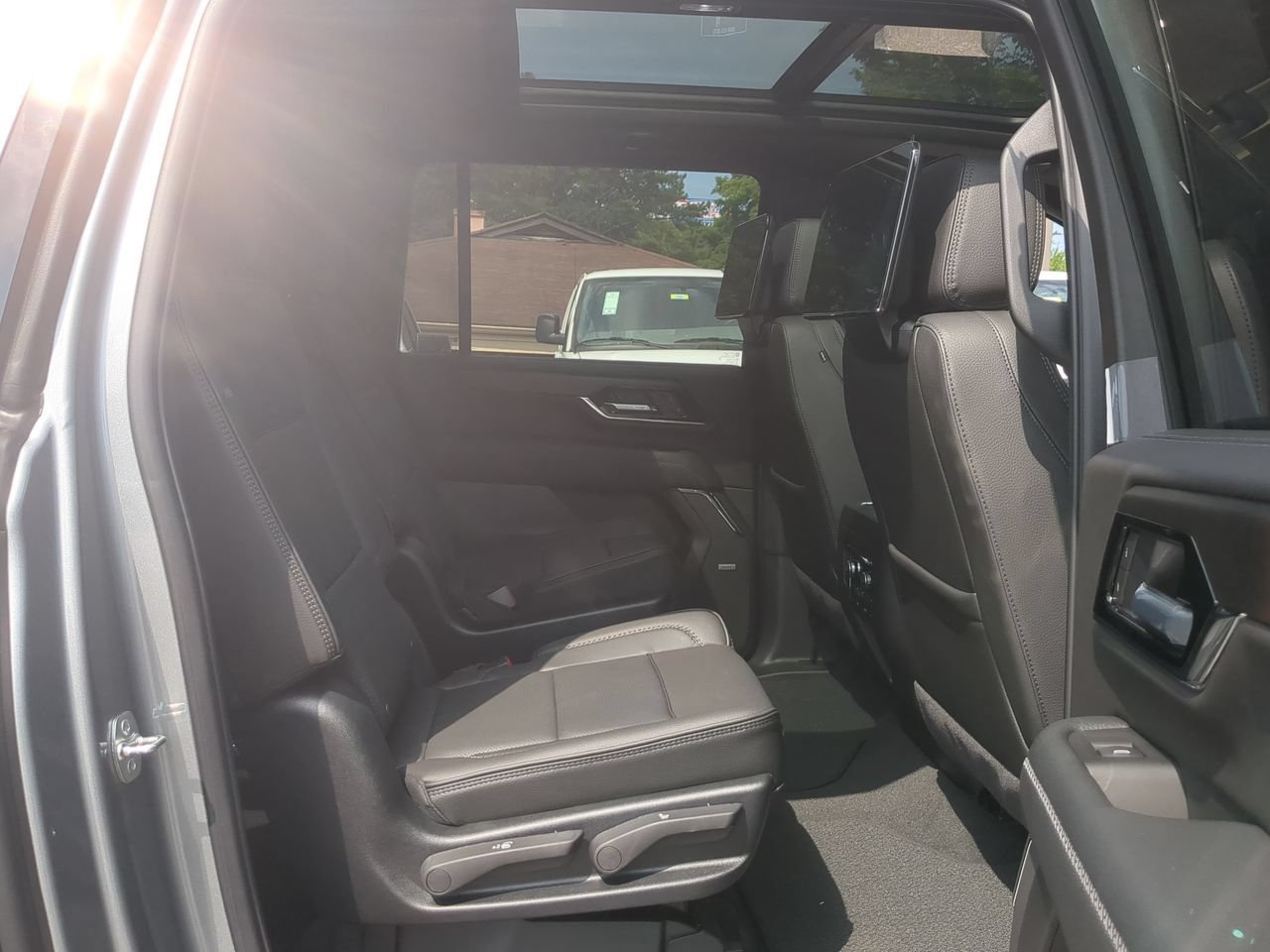 2026 GMC Yukon XL Denali - Photo 28