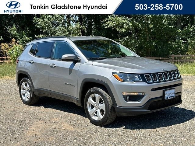 Used 2018 Billet Silver Metallic Clearcoat Jeep Latitude image 1