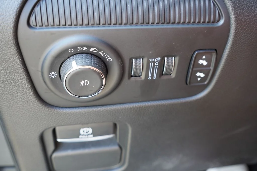Used 2024 Silver Zynith Jeep Series II image 28