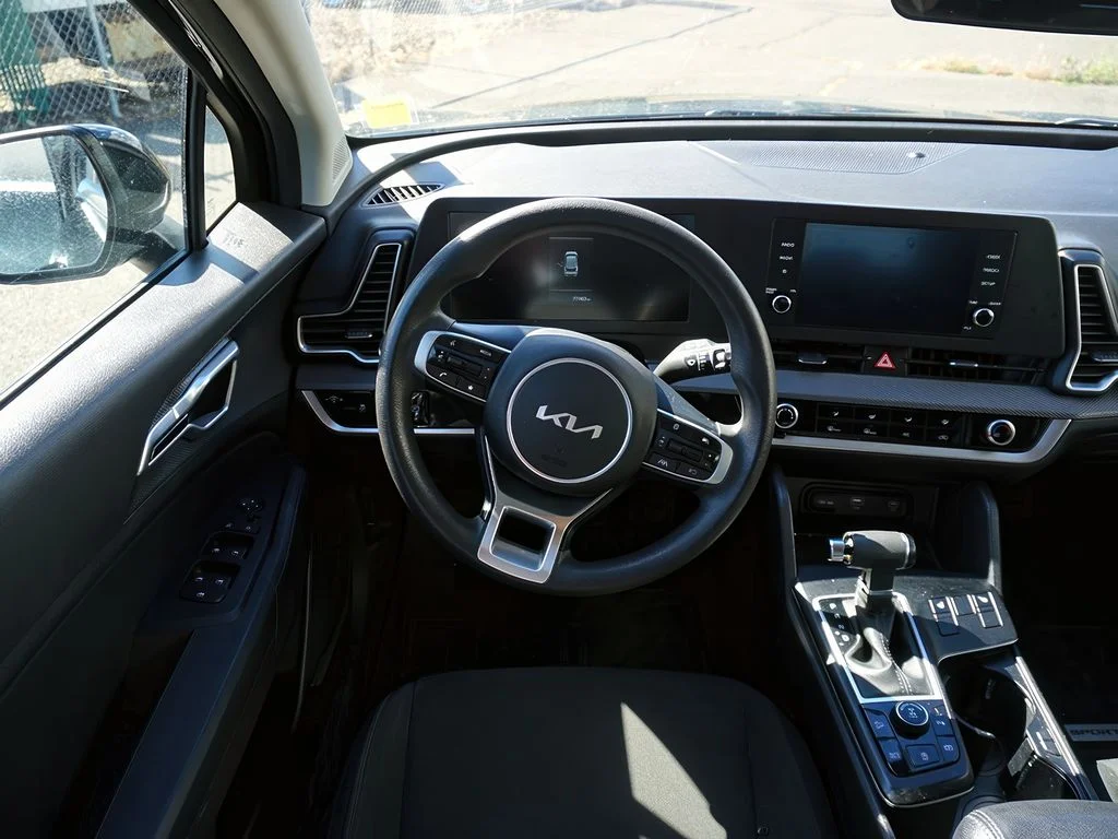 2023 Kia Sportage LX - Photo 19