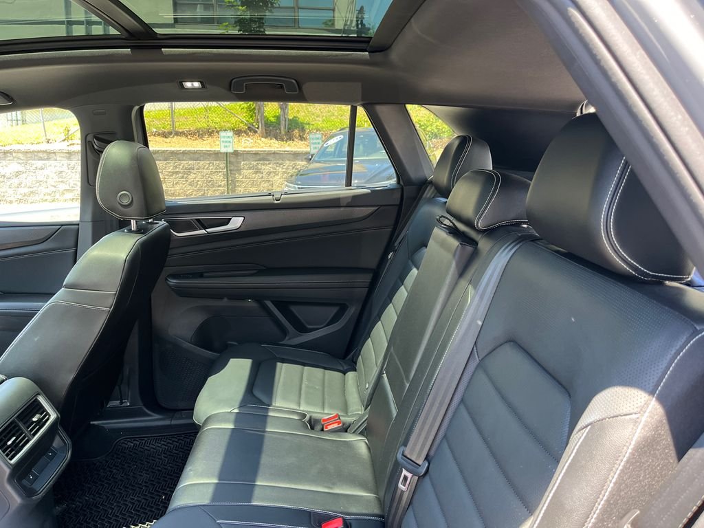 Used 2024 Gray Volkswagen 2.0T SEL R-Line image 18