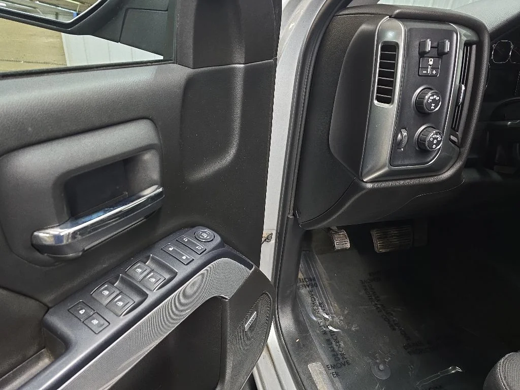 Used 2017 Silver Chevrolet LT image 30