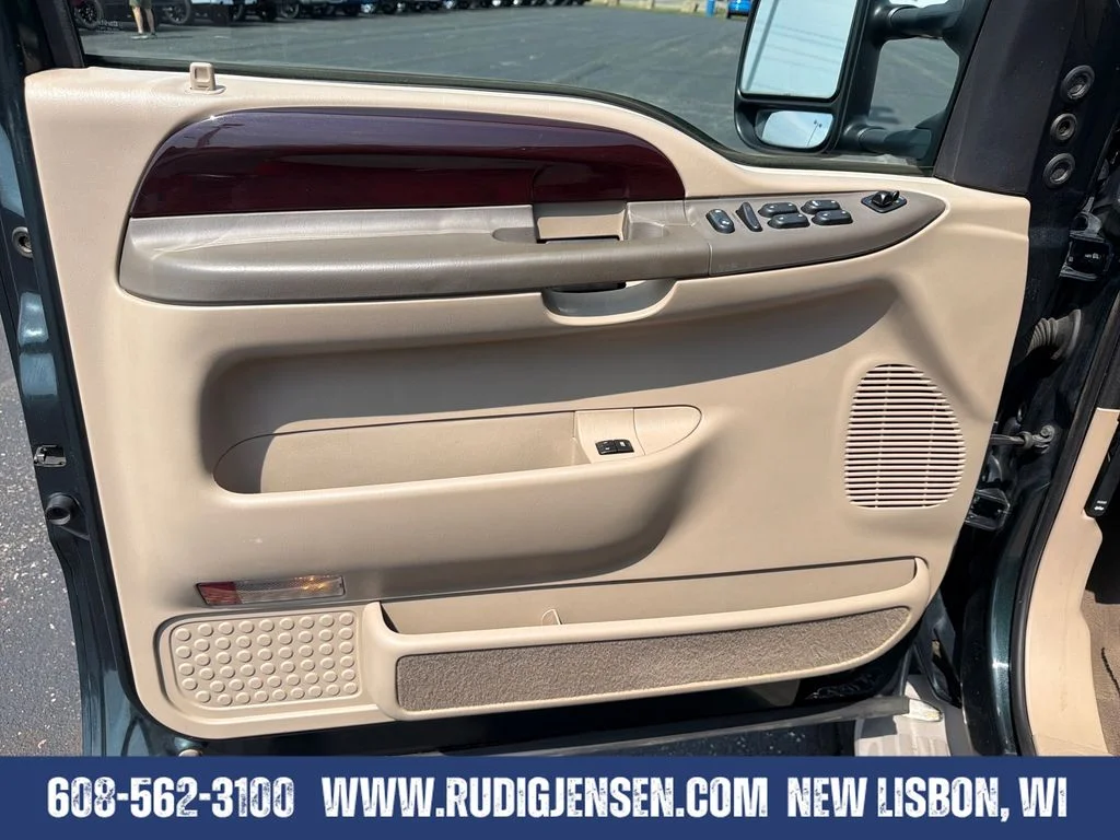 Used 2003 Green Ford Limited image 10