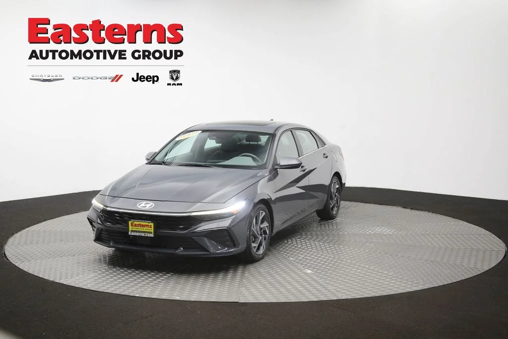 Used 2025 Gray Hyundai SEL Convenience image 55
