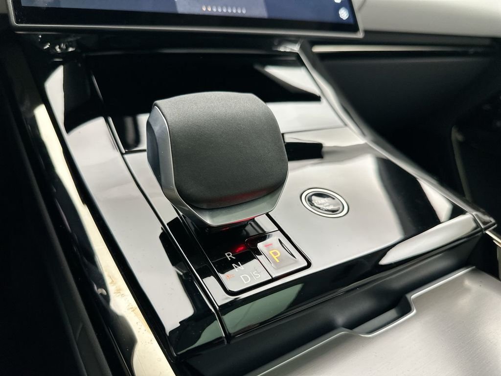 New 2026 Santorini Black Land Rover Dynamic SE image 20