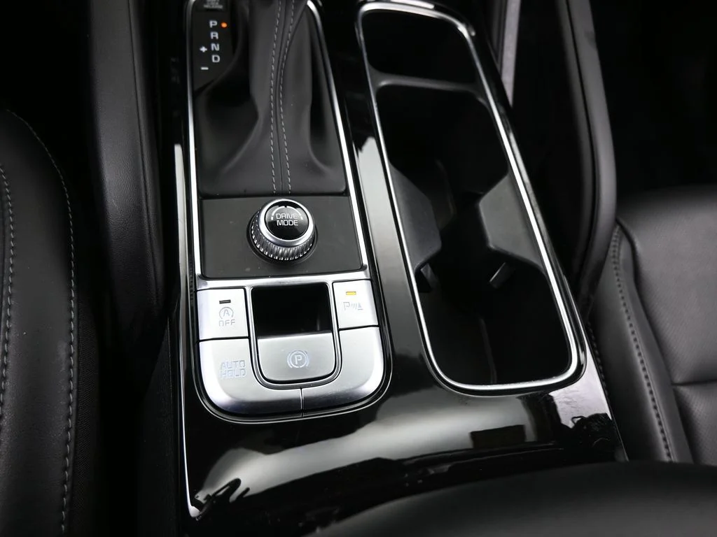 Used 2025 Glacial White Pearl Kia LX image 28
