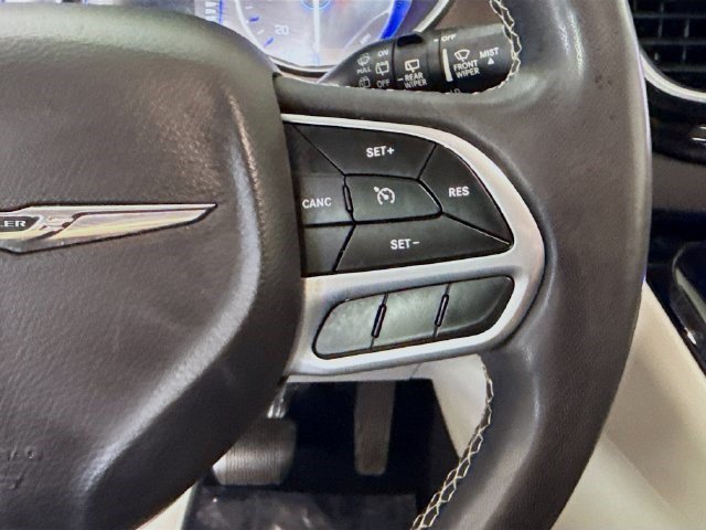 Used 2022 Velvet Red Pearlcoat Chrysler LX image 11