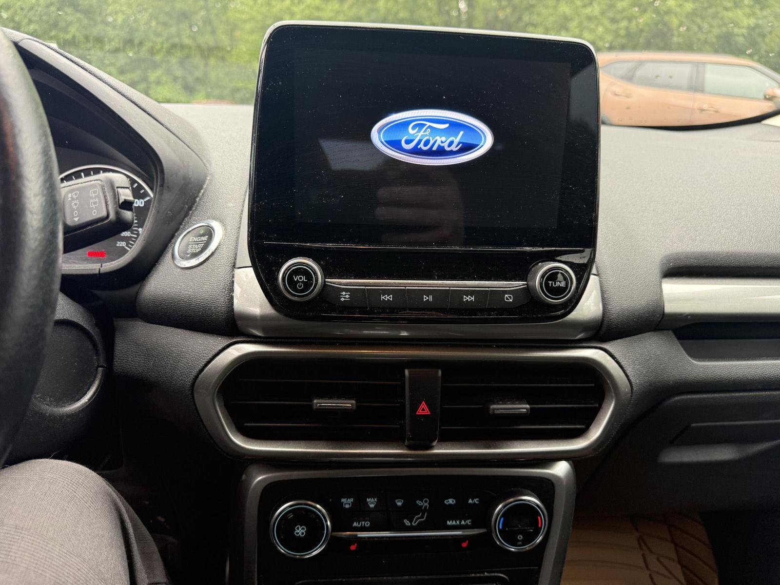 Used 2020 Lightning Blue Ford SE image 11