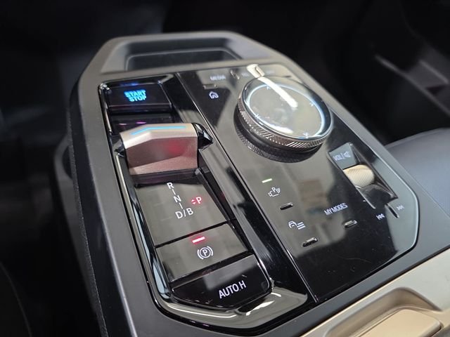 Used 2024 Black Sapphire Metallic BMW xDrive50 image 24