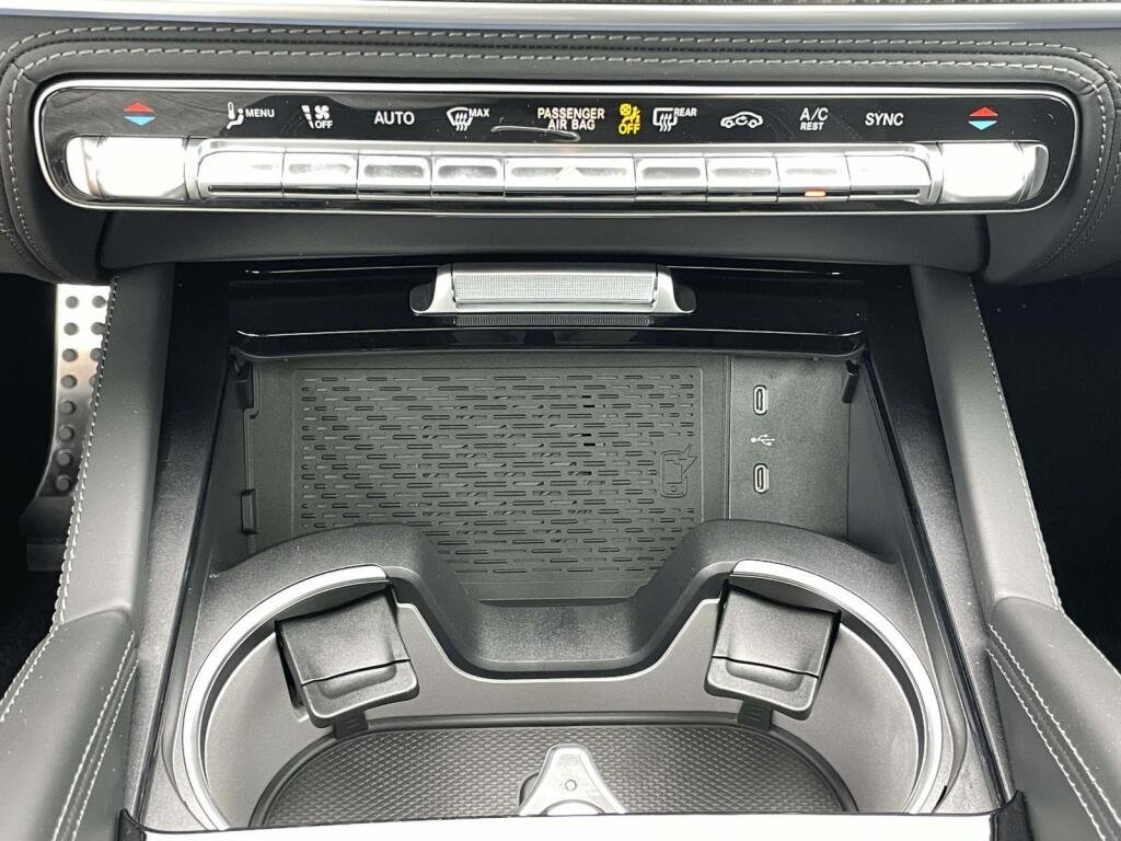 New 2026 MANUFAKTUR Moonlight White Metallic Mercedes-Benz AMG® GLE 63 S image 27