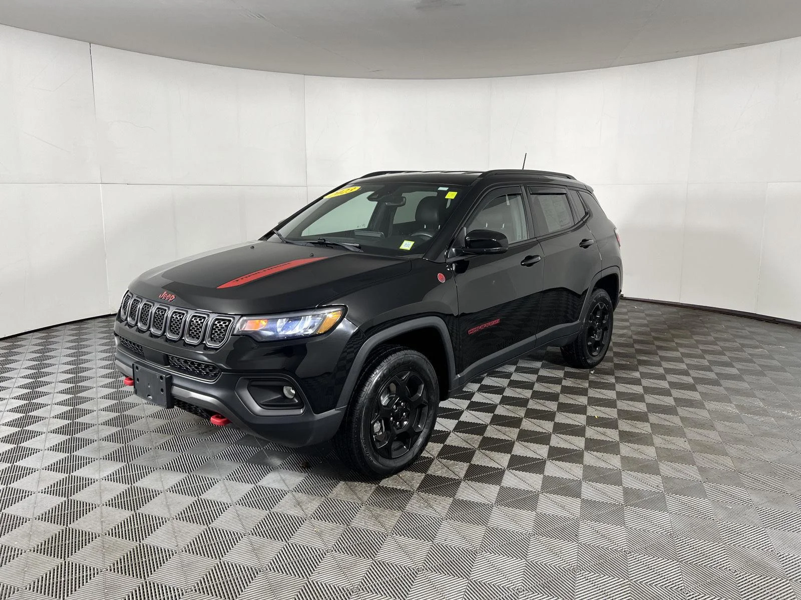 Used 2023 Diamond Black Crystal Pearlcoat Jeep Trailhawk image 17