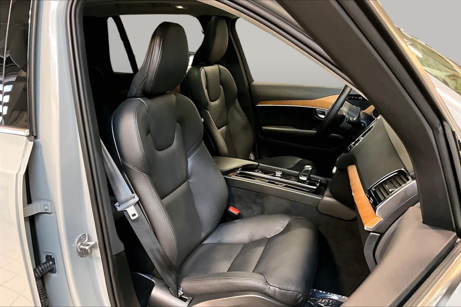 Used 2025 Vapour Grey Metallic Volvo Plus image 8