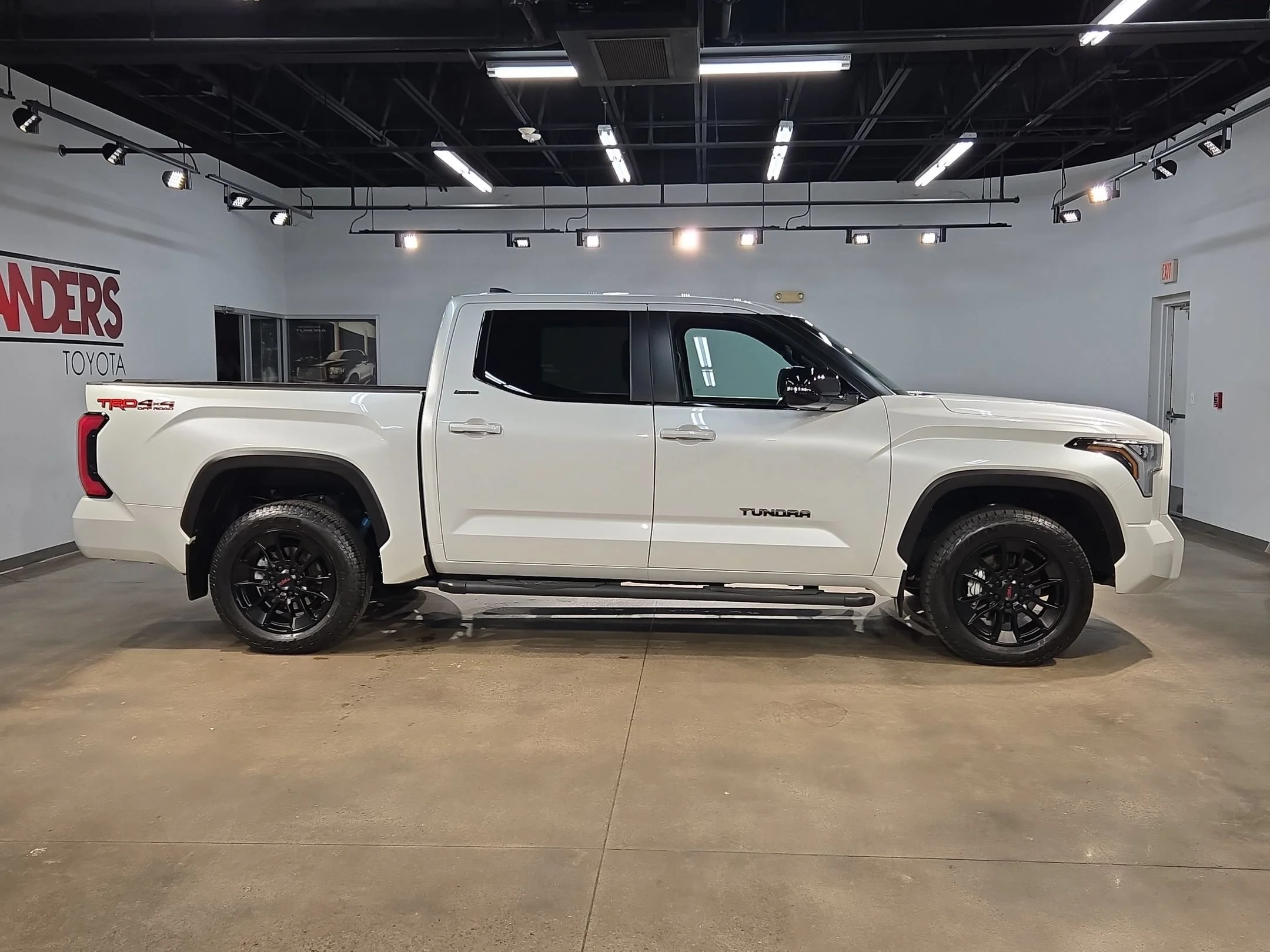 Certified Used 2025 Wind Chill Pearl Toyota Limited image 8