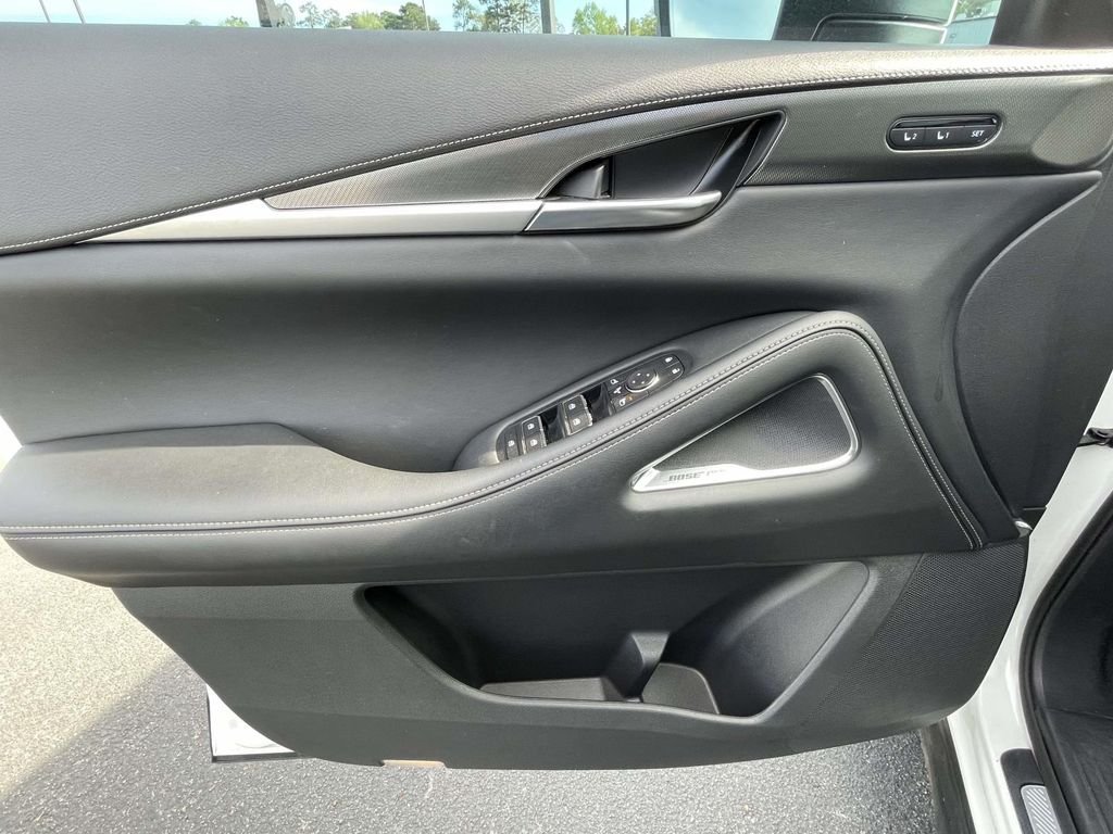 Used 2025 White INFINITI LUXE image 16