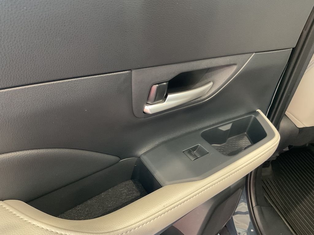 Used 2025 White Toyota XLE image 31
