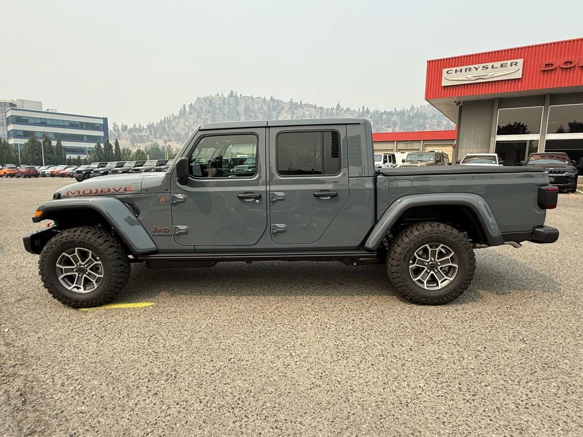 New 2026 Dark blue Jeep Mojave X image 3