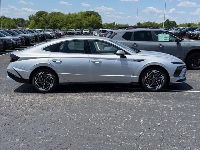 Used 2026 Silver Hyundai SEL Sport image 4
