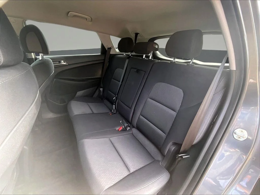 Used 2018 Gray Hyundai SE image 25