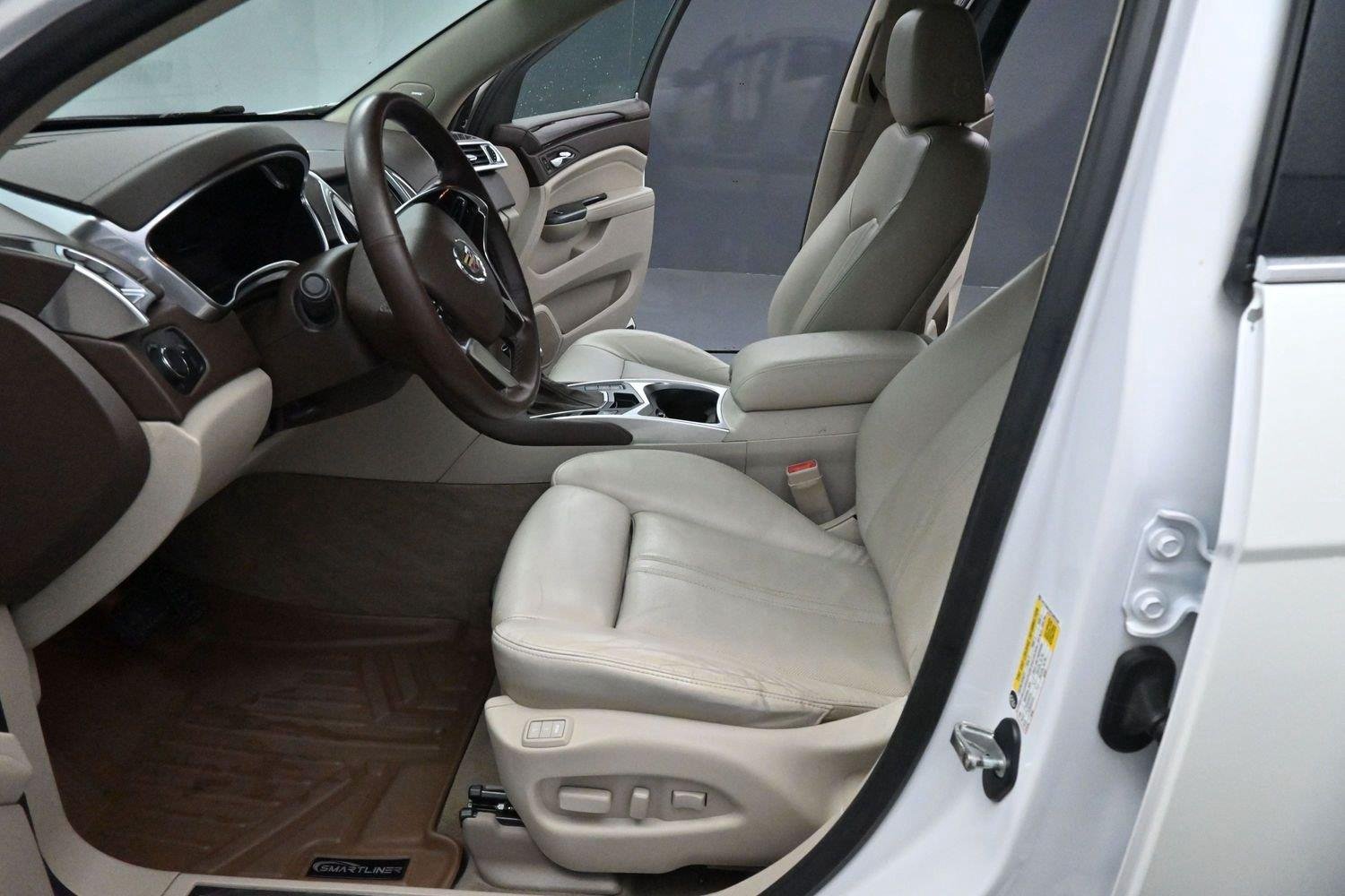 Used 2014 Platinum Ice Tricoat Cadillac Luxury Collection image 13