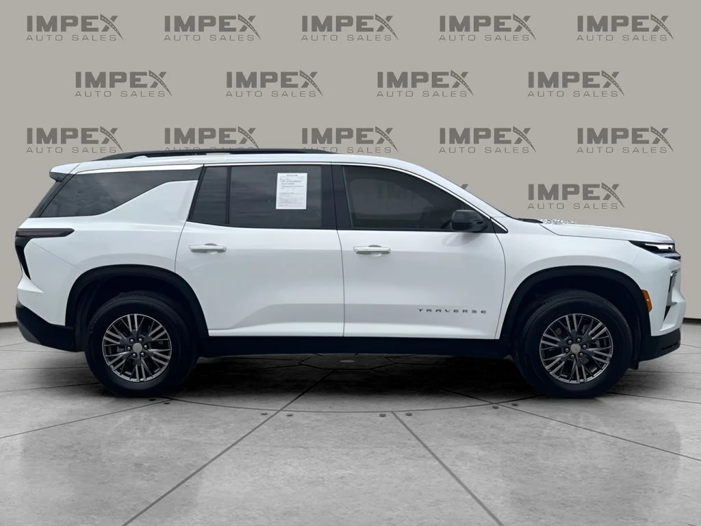 Used 2025 White Chevrolet LT image 6