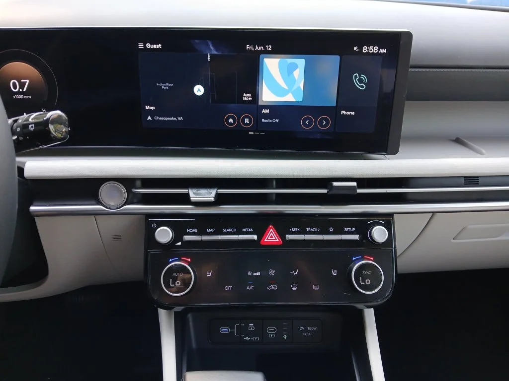 Used 2025 Black Hyundai SEL Convenience image 26