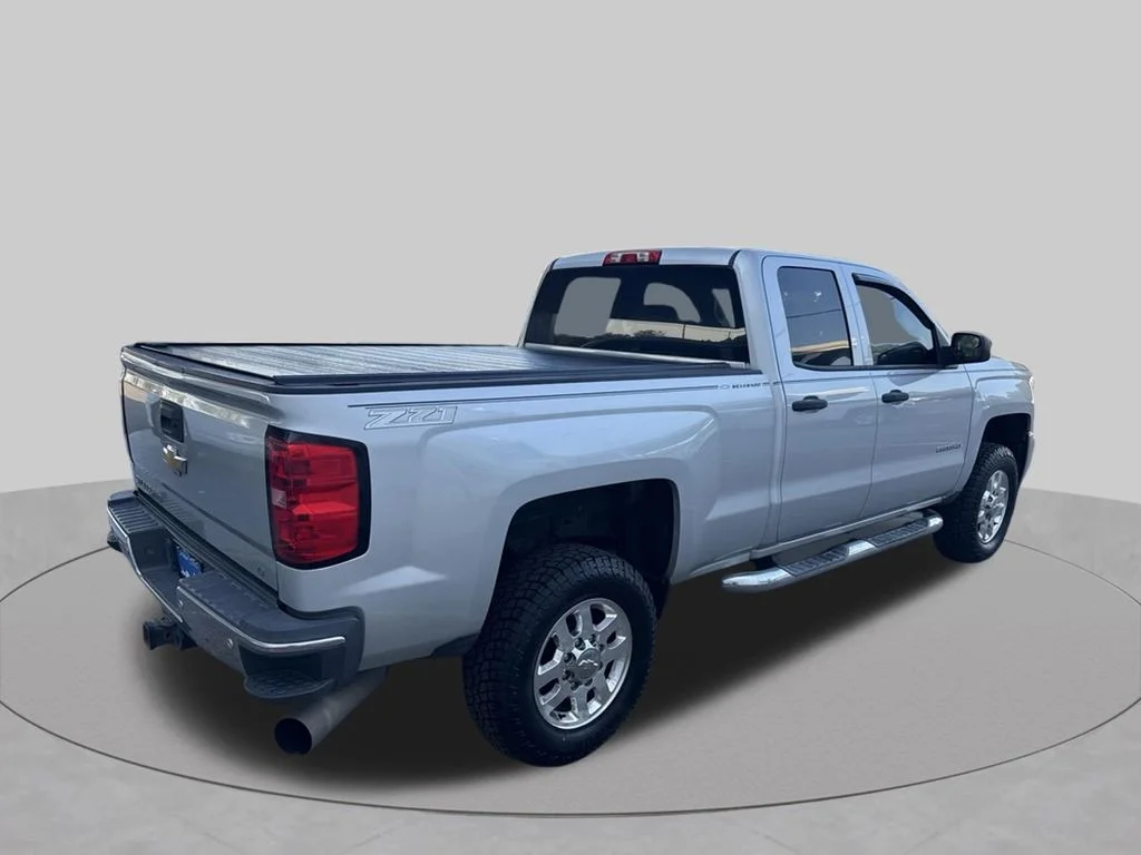 Used 2015 Silver Chevrolet LT image 10