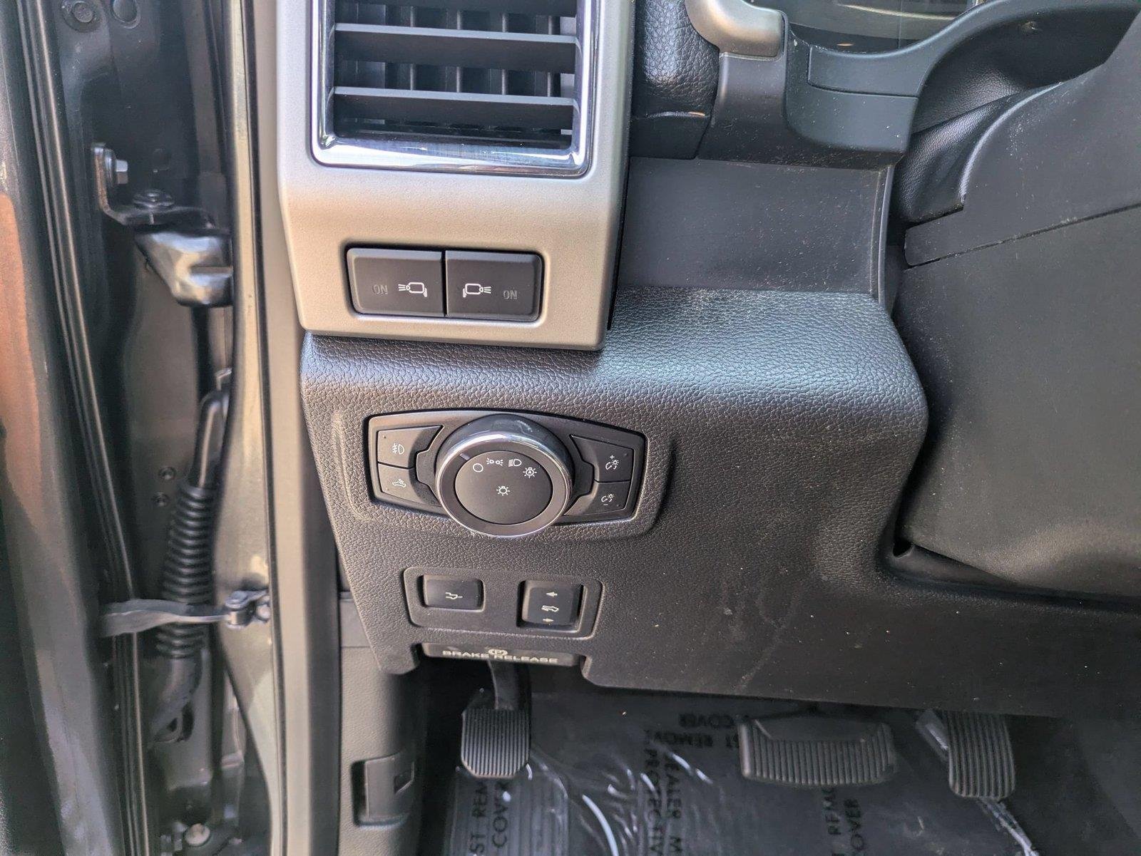 Used 2018 Magnetic Metallic Ford LARIAT image 16