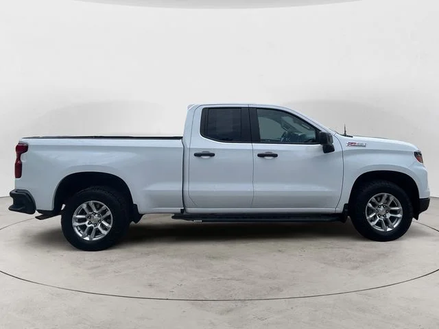 Used 2025 Summit White Chevrolet WT image 6
