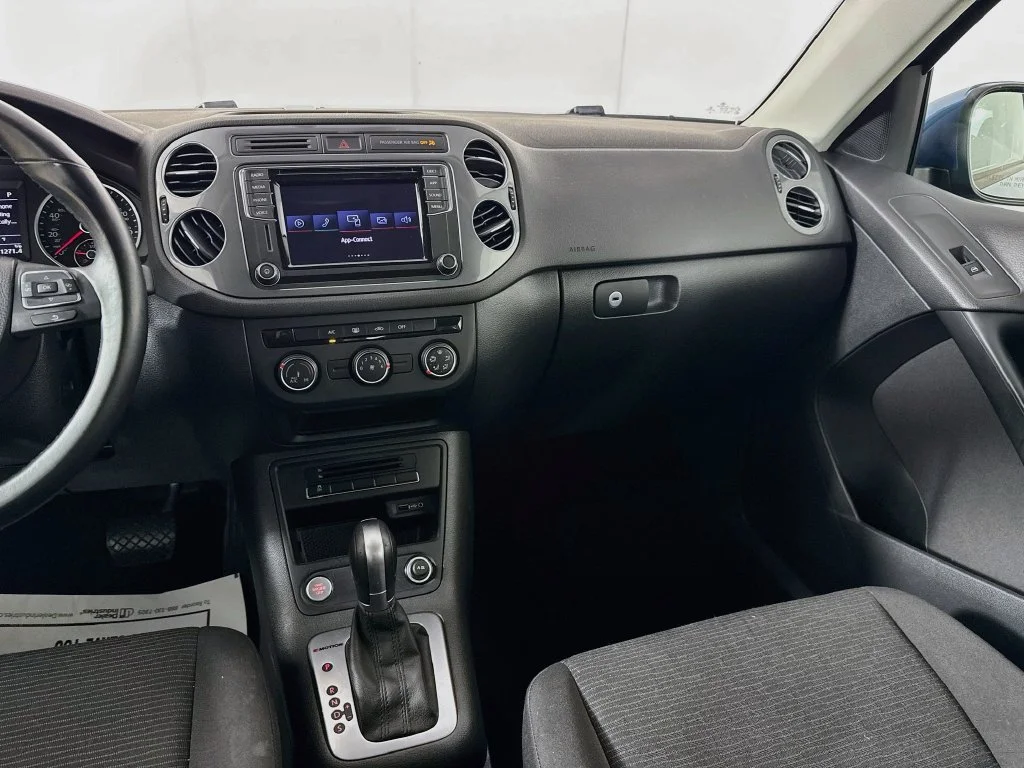 Used 2018 Blue Volkswagen 2.0T image 27