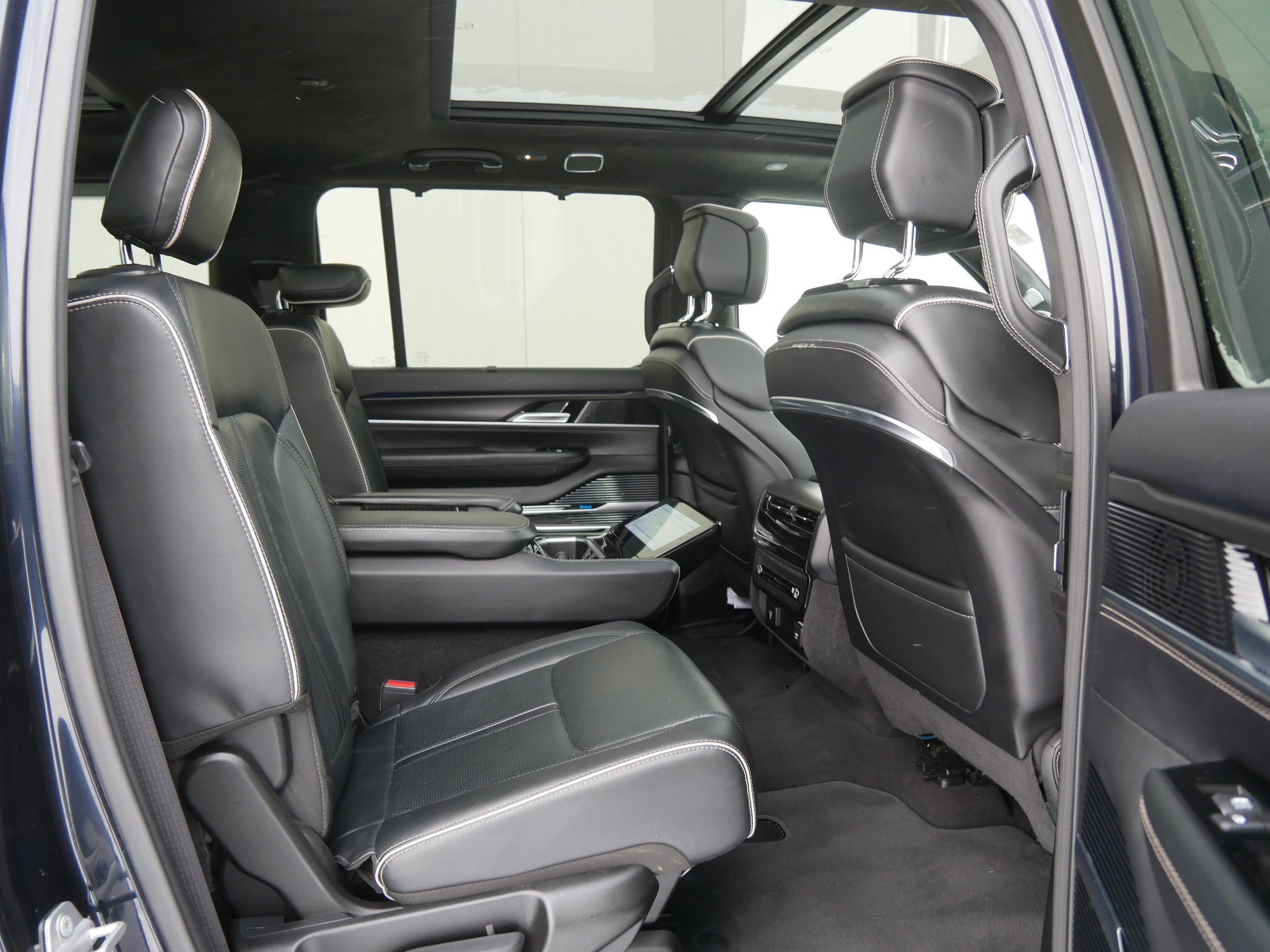 Used 2024 Midnight Sky Jeep Series II image 14