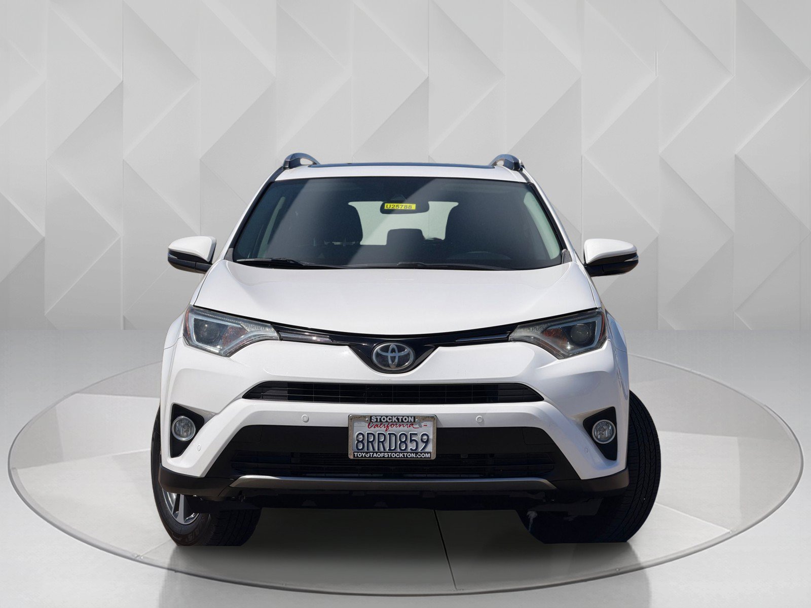 Used 2017 Super White Toyota XLE image 5