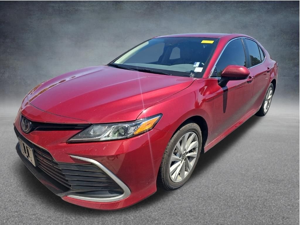 2022 Toyota Camry LE's photo
