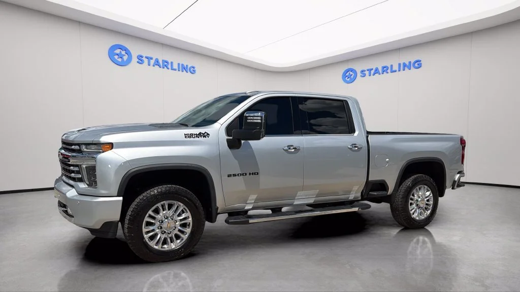 Used 2022 SILVER ICE METALLIC Chevrolet High Country image 2