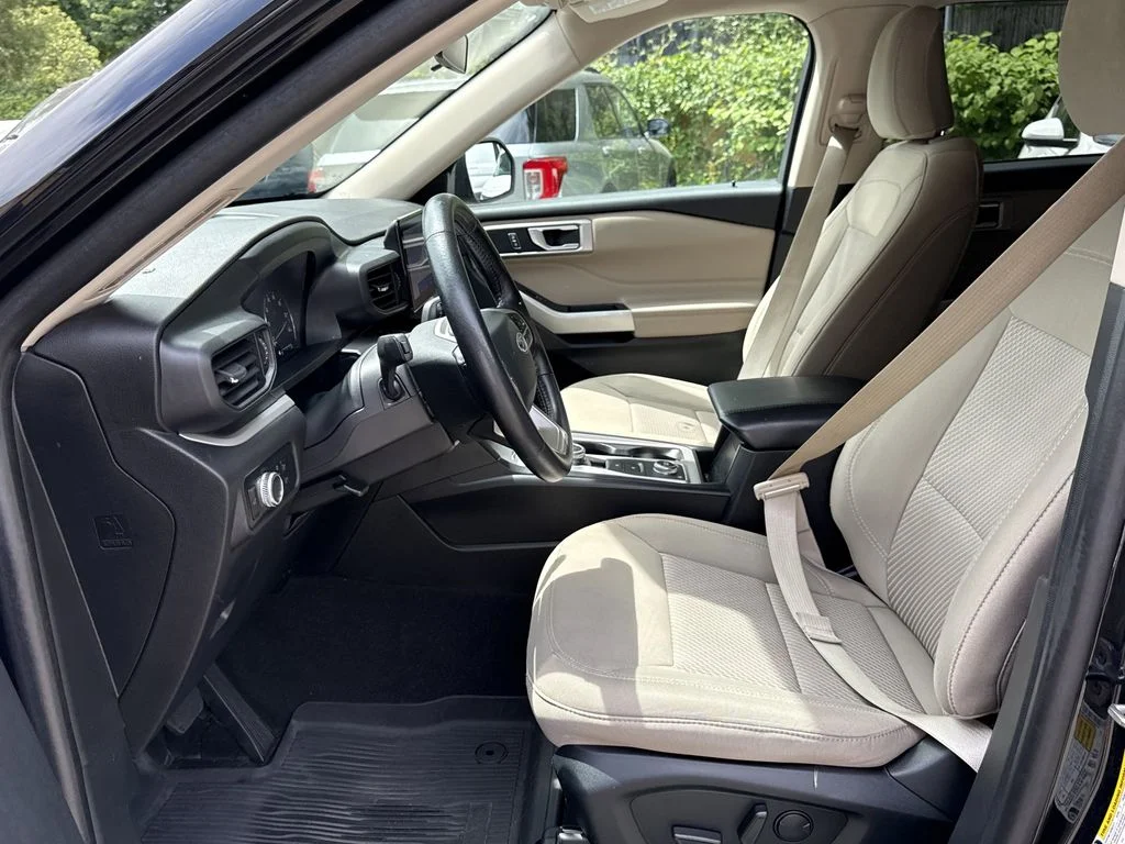 Used 2023 Agate Black Metallic Ford XLT image 19