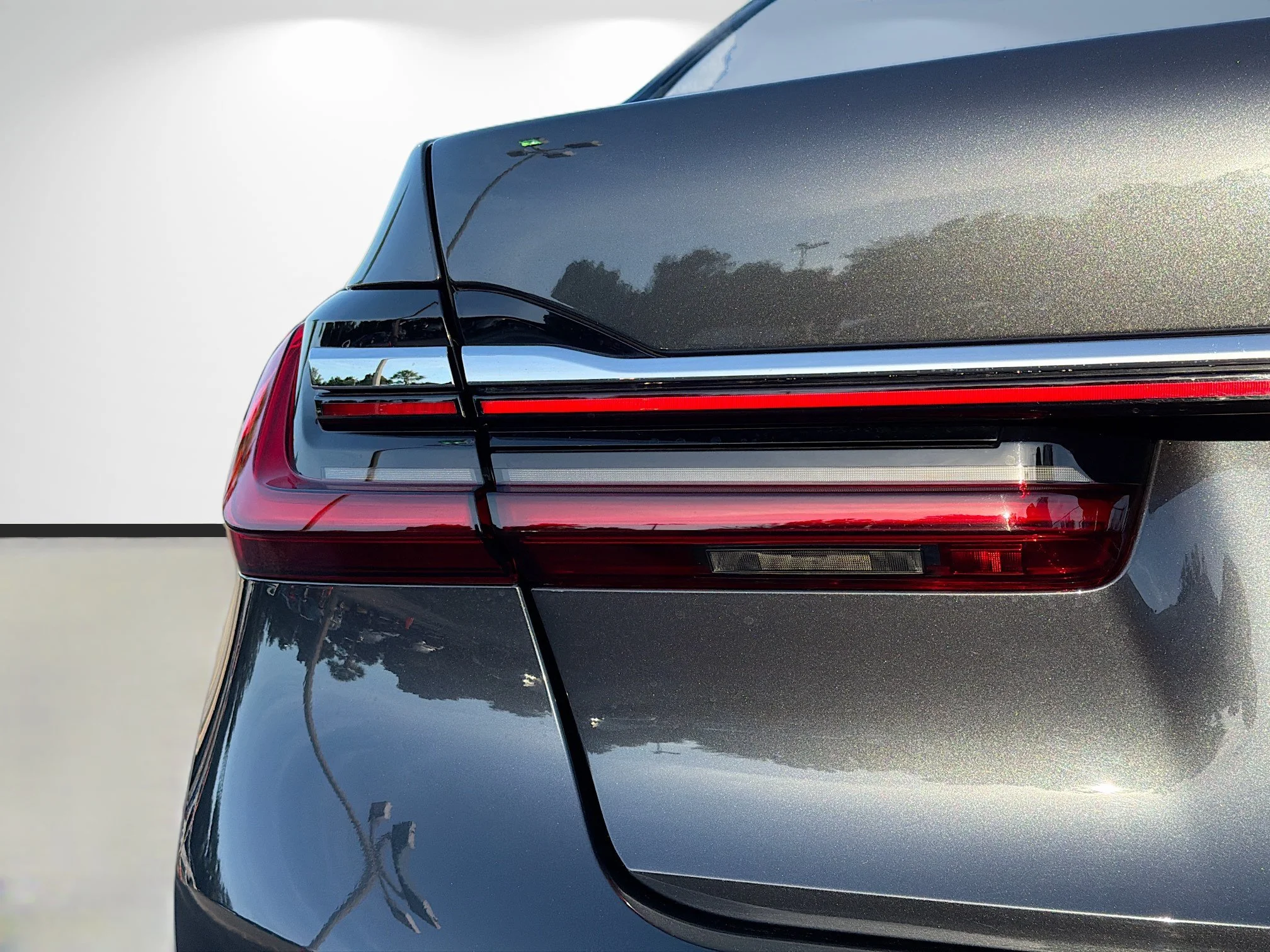 Used 2020 Dark Graphite Metallic BMW 740i image 10