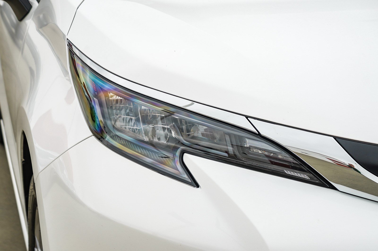 Used 2025 Ice Cap Toyota LE image 8