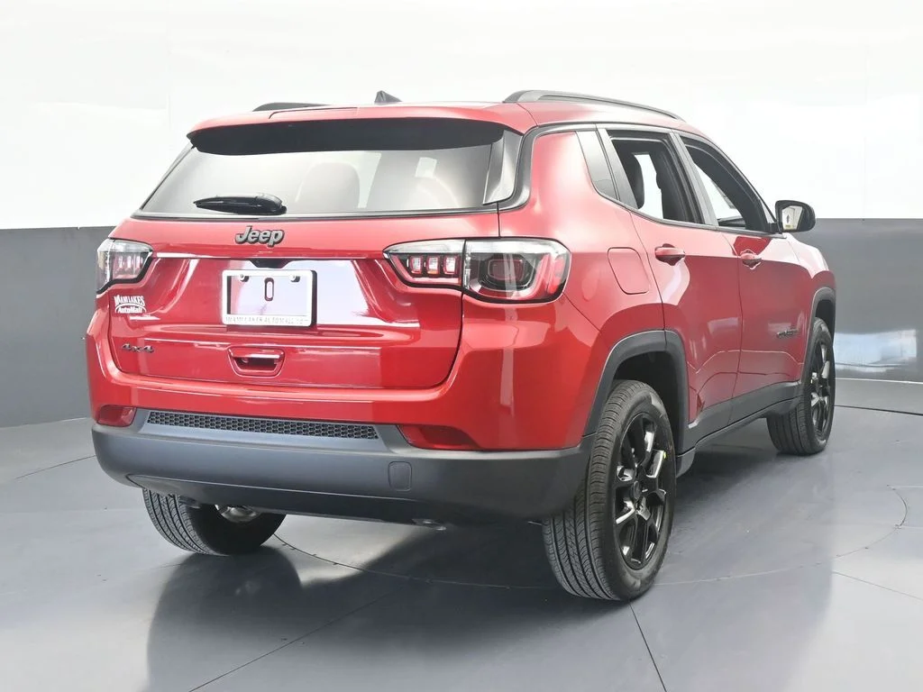 New 2026 Red Hot Pearlcoat Jeep Latitude image 5