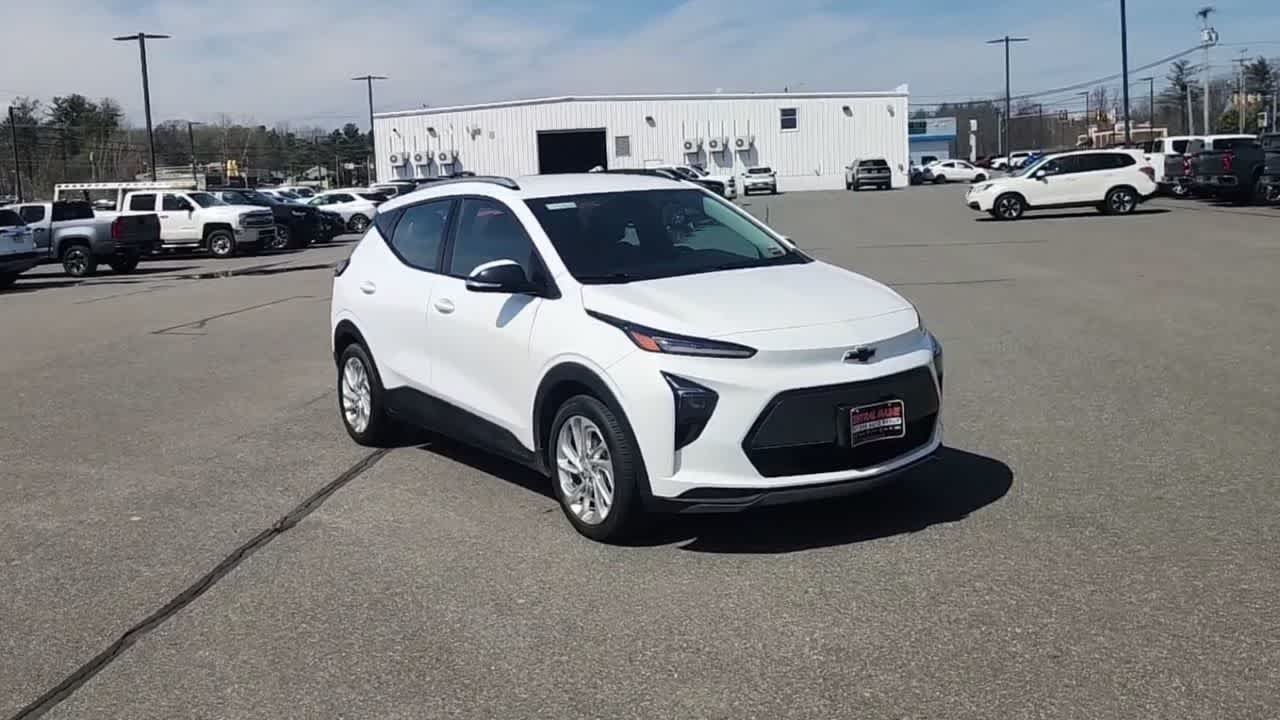 Used 2023 Summit White Chevrolet LT image 2