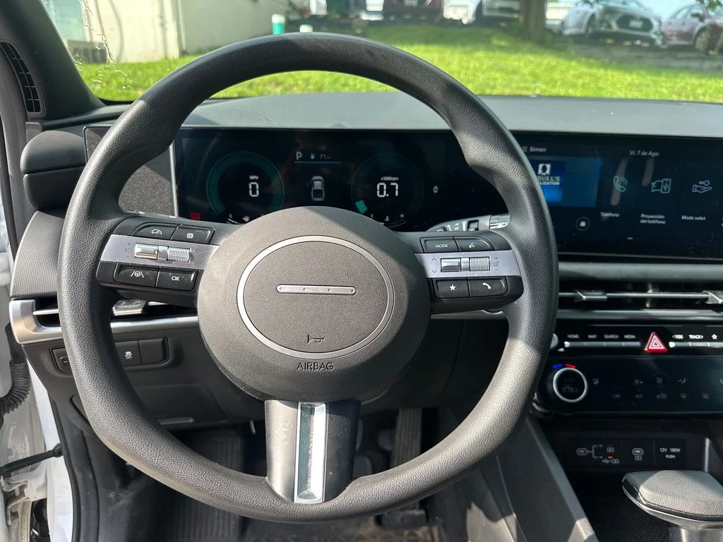 Used 2025 Atlas White Hyundai SEL image 10