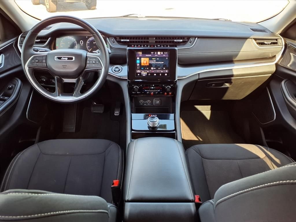 Used 2021 White Jeep Laredo image 12