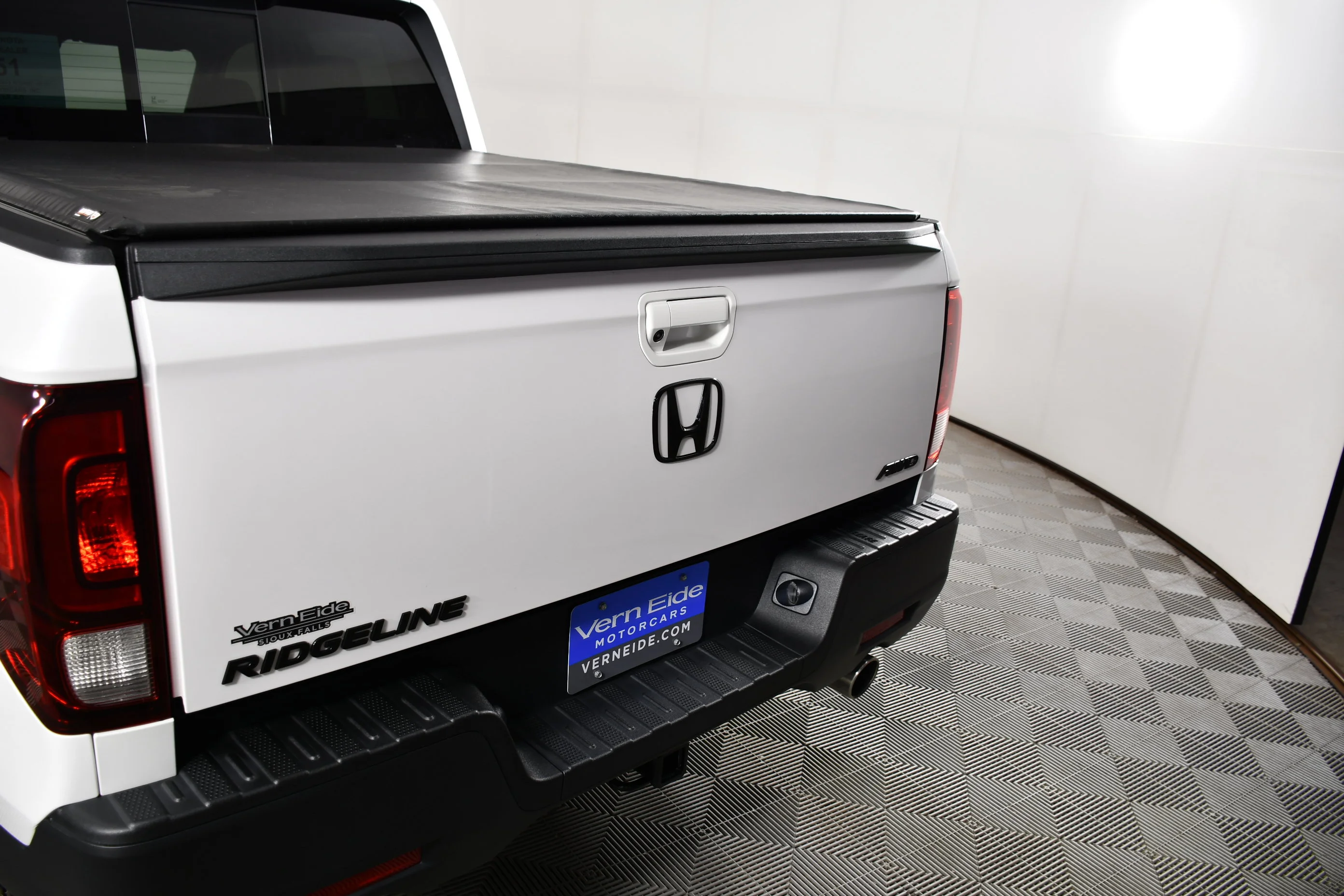 Certified Used 2023 Platinum White Pearl Honda RTL image 15