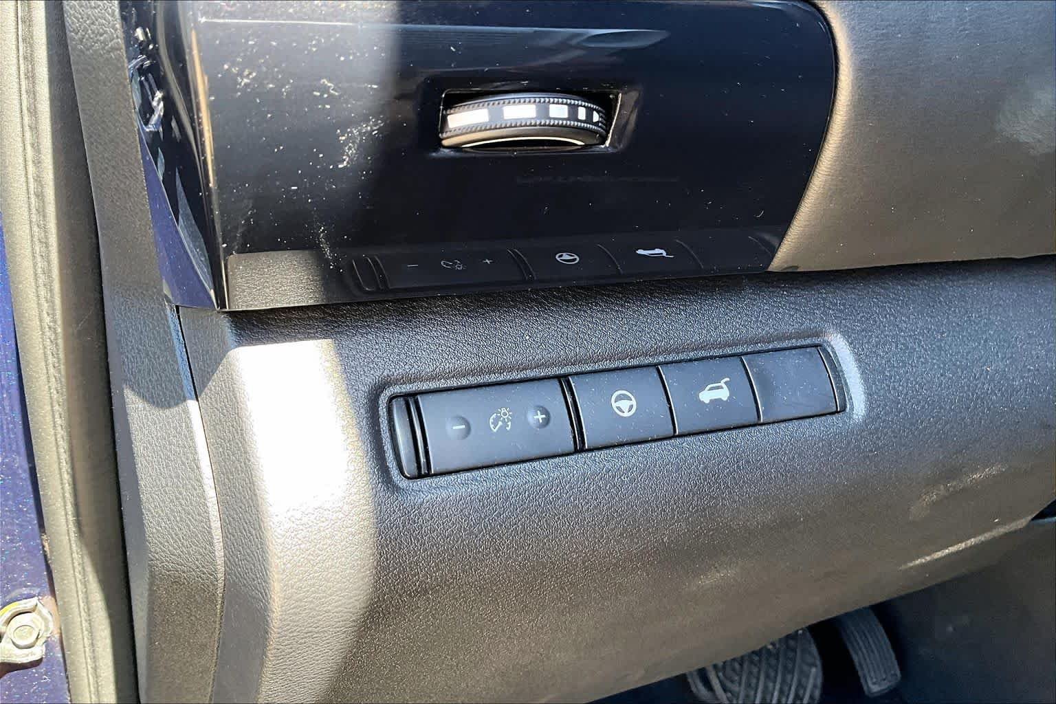2025 Nissan Pathfinder SV - Photo 31