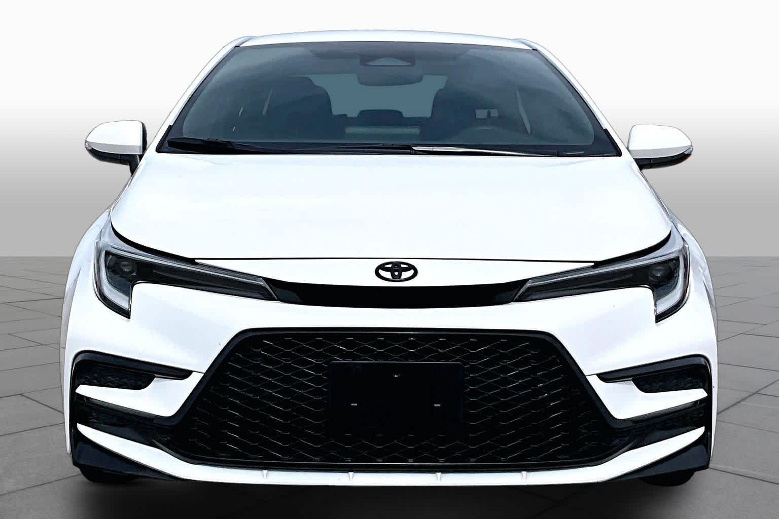 Used 2023 Ice Cap Toyota SE image 4