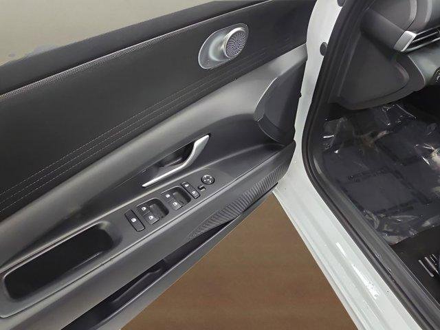 New 2026 White Hyundai SE image 10