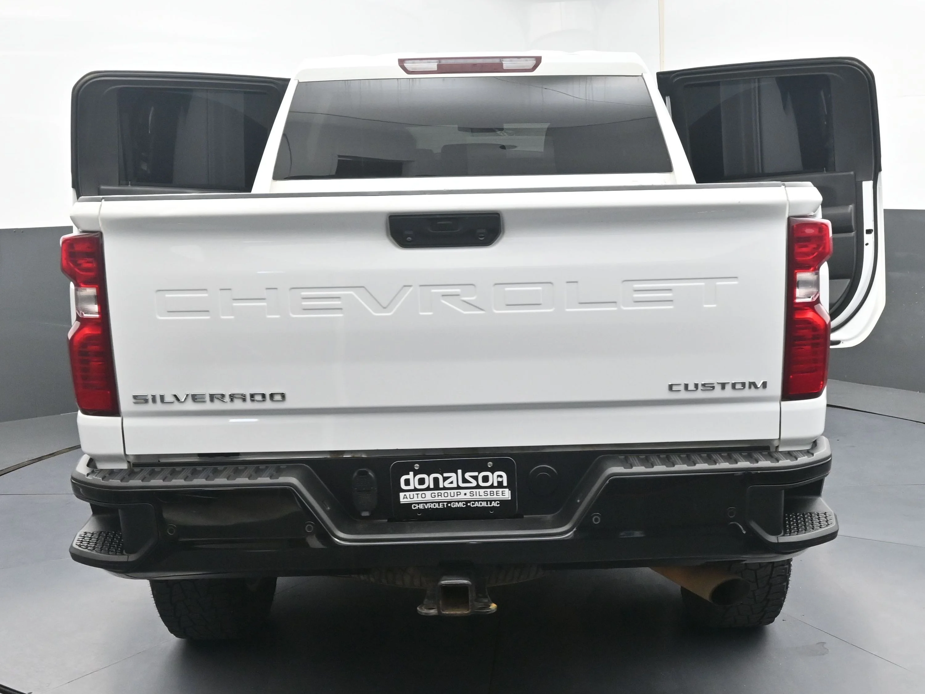 Used 2024 Summit White Chevrolet Custom image 24