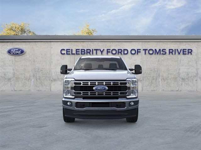 New 2025 Oxford White Ford F-350® XLT image 6