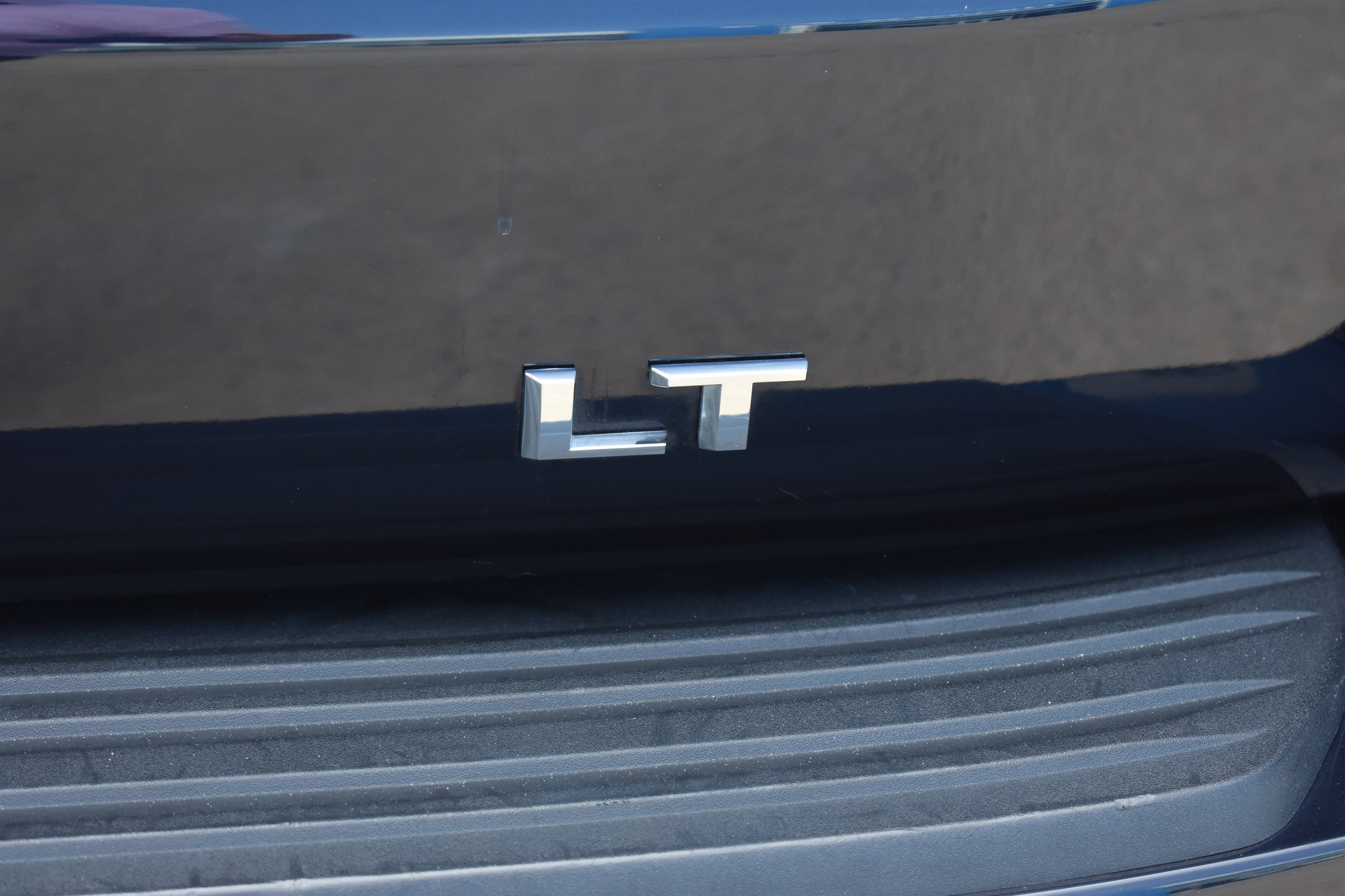 2023 Chevrolet Suburban LT - Photo 7