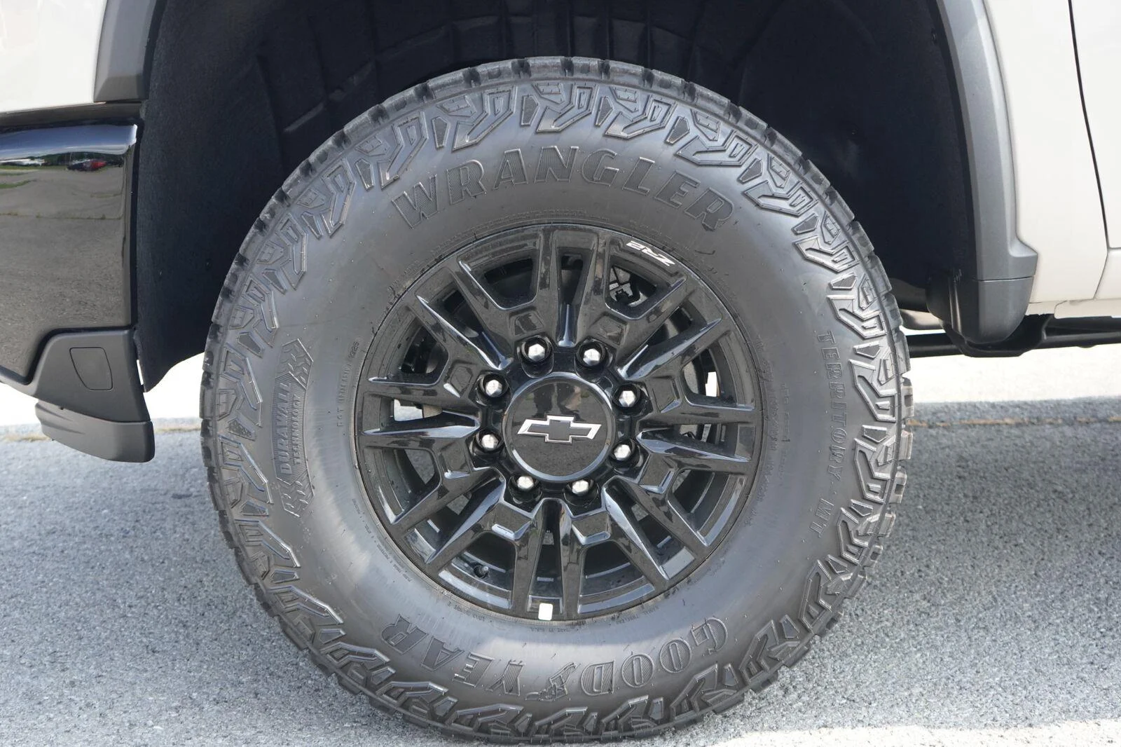 New 2026 White Sands Chevrolet ZR2 image 10